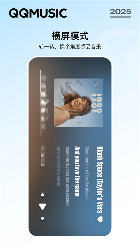 玻璃碗中漂浮的蓝莓与酸奶漩涡特写壁纸